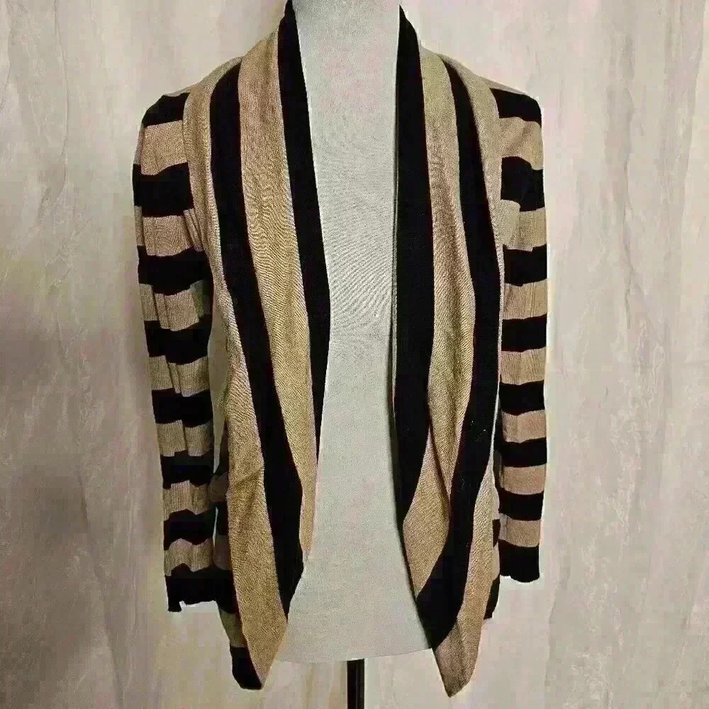 Small Beige and Black Cardigan Stylish beige and black cardigan from Inc Interna